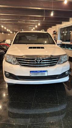 TOYOTA HILUX SW4 3.0 SRV 4X4 7 LUGARES 16V TURBO INTERCOOLER DIESEL 4P AUTOMÁTICO TOYOTA HILUX SW4 3.0 SRV 4X4 7 LUGARES 16V TURBO INTERCOOLER DIESEL 4P AUTOMÁTICO